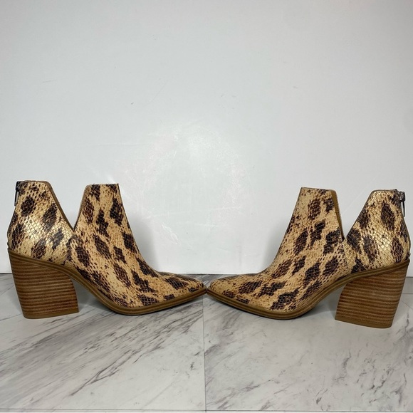 New! Vince Camuto Gigietta Print Bootie 9.5 - Picture 5 of 13